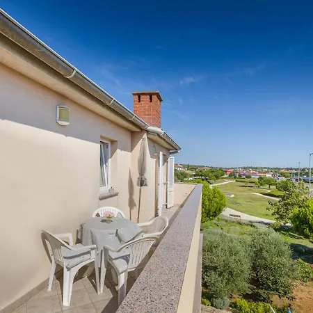 Eda 1873 Апартаменти Пула