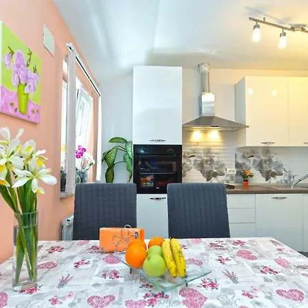 Apartment Eda 1873 Pula